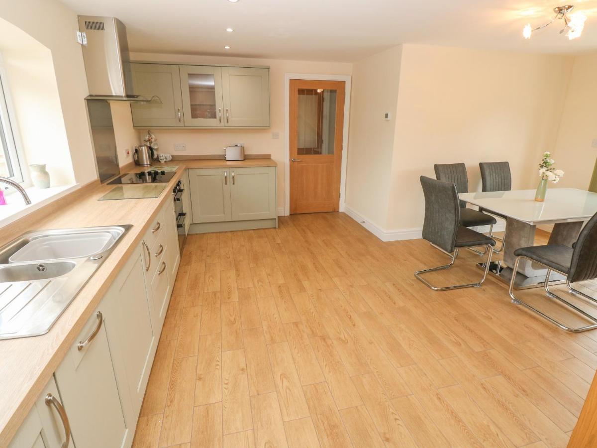 Woodpecker Barn Villa Pontyclun Exterior foto