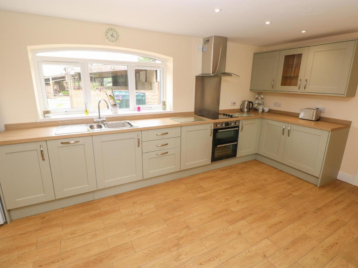 Woodpecker Barn Villa Pontyclun Exterior foto